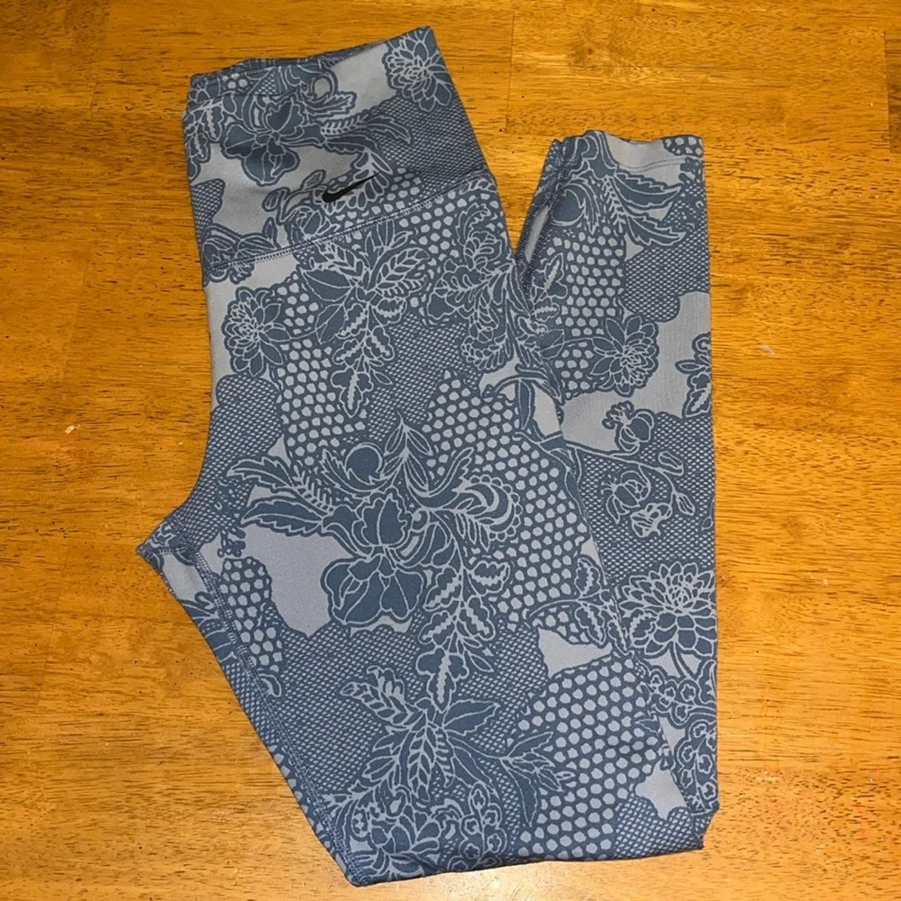 Nike Sculpt Victory Tight Fit Leggings Blue Floral Dri Fit Womens Medium